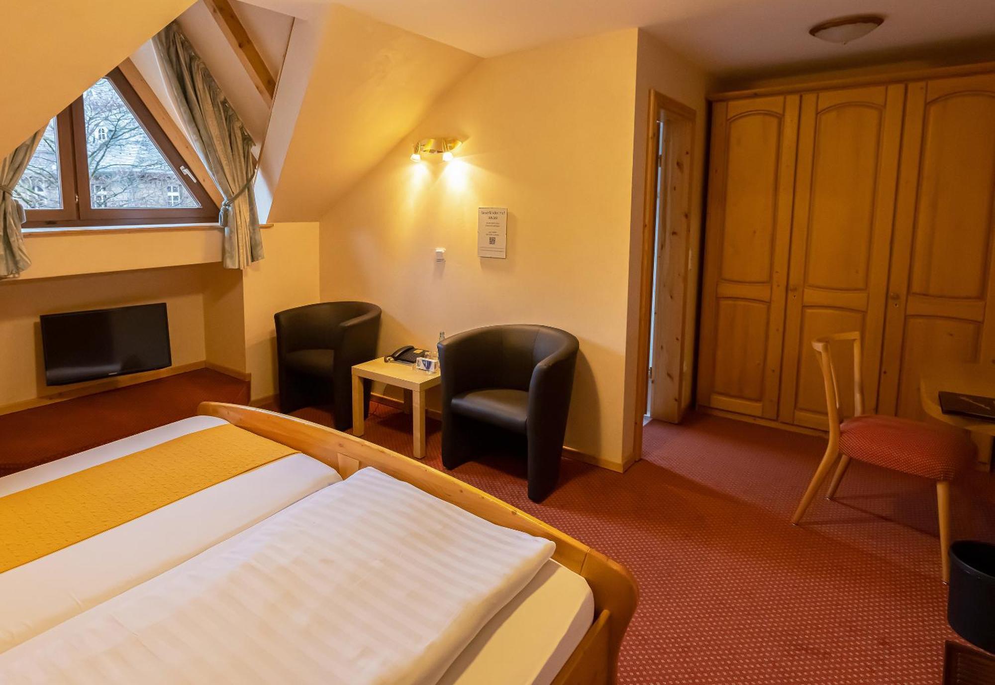Hotel Sauerlaender Hof Виллинген Экстерьер фото
