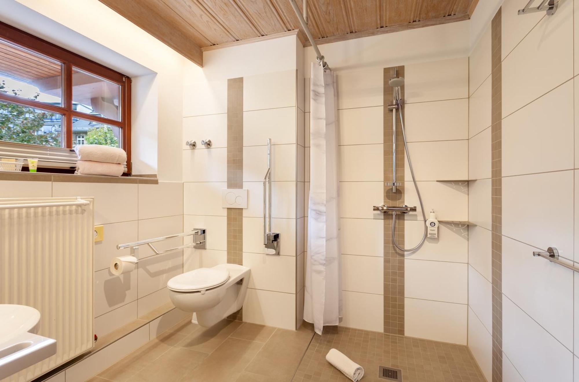 Hotel Sauerlaender Hof Виллинген Экстерьер фото