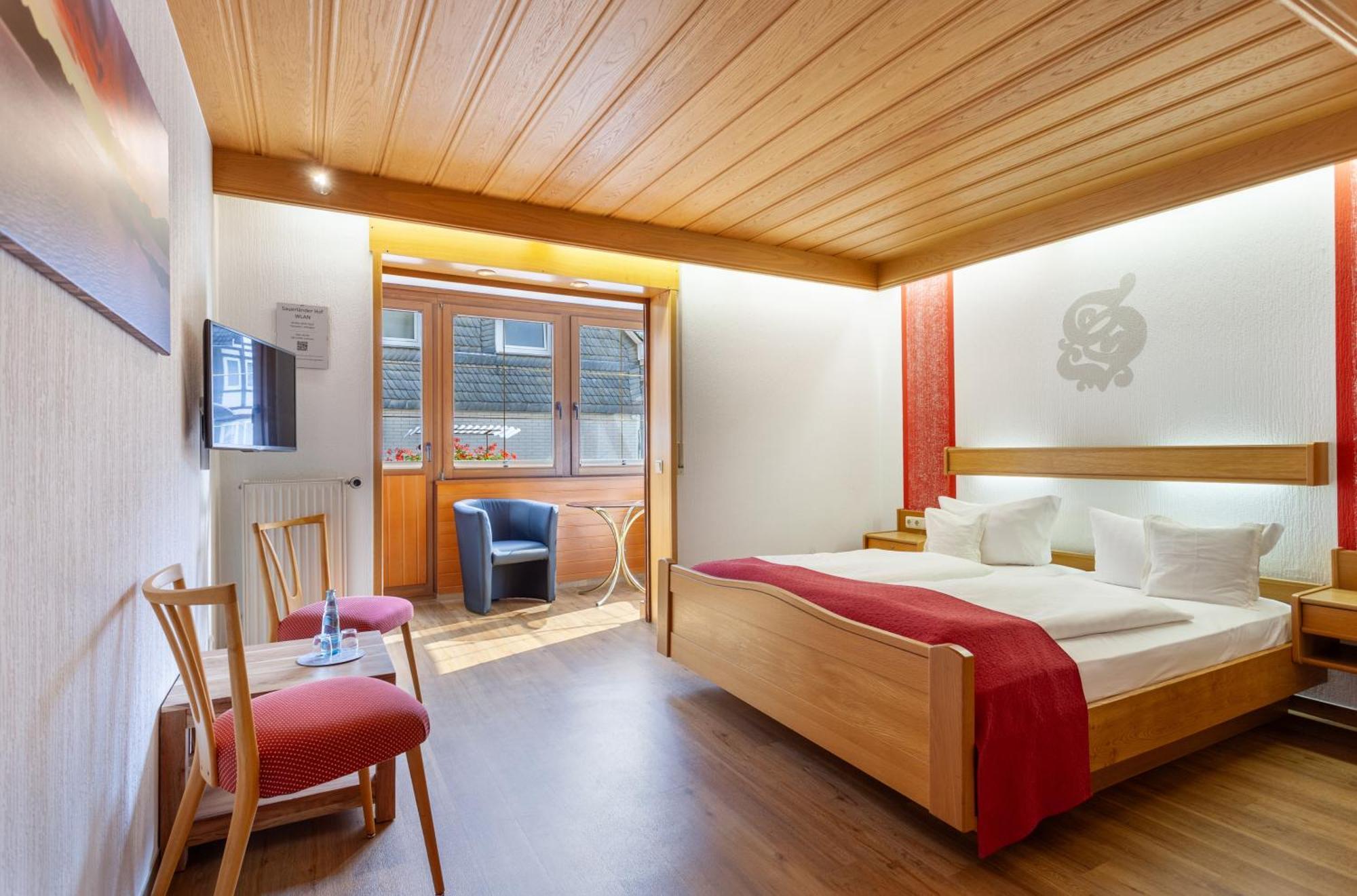 Hotel Sauerlaender Hof Виллинген Экстерьер фото