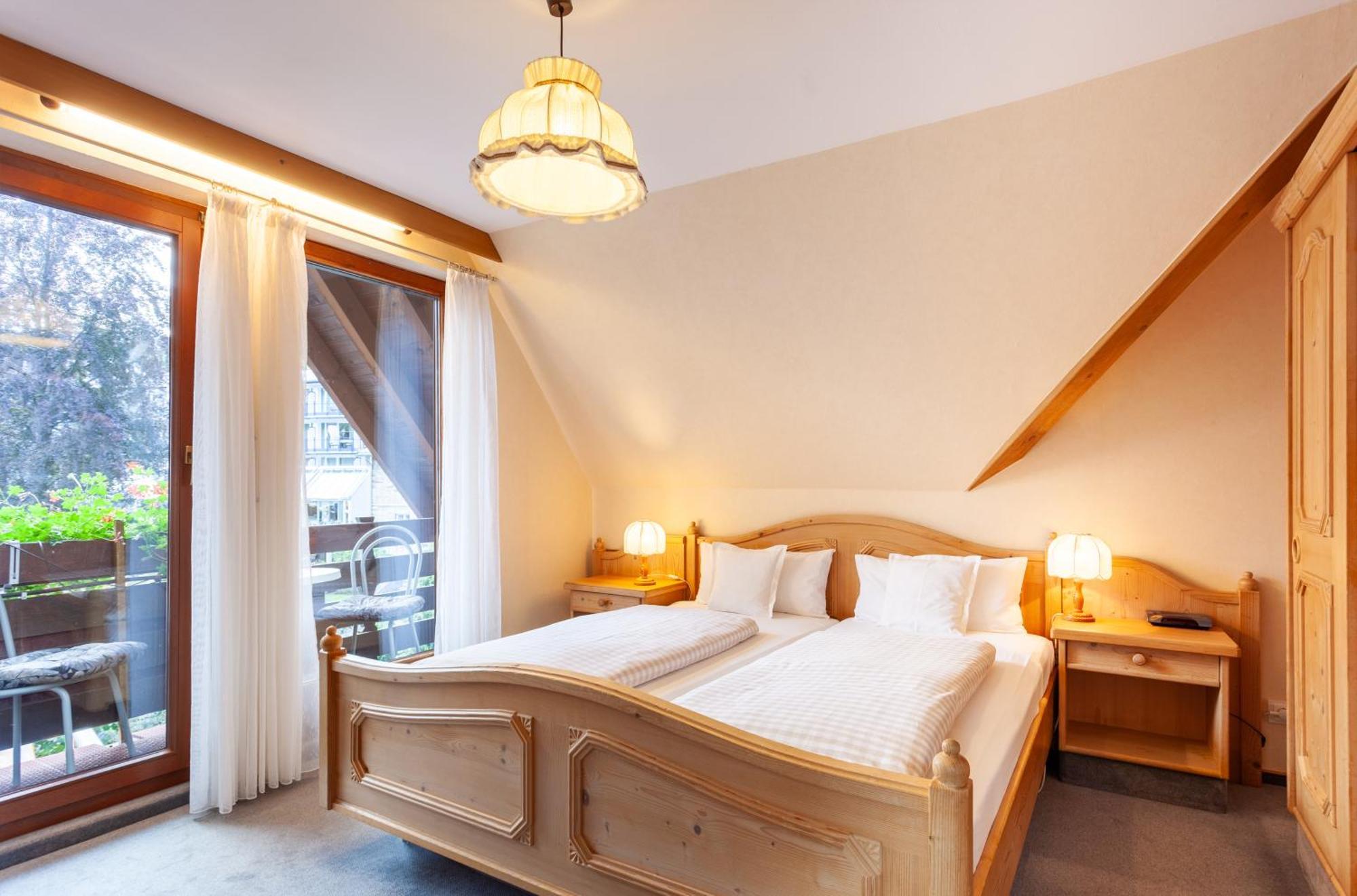 Hotel Sauerlaender Hof Виллинген Экстерьер фото