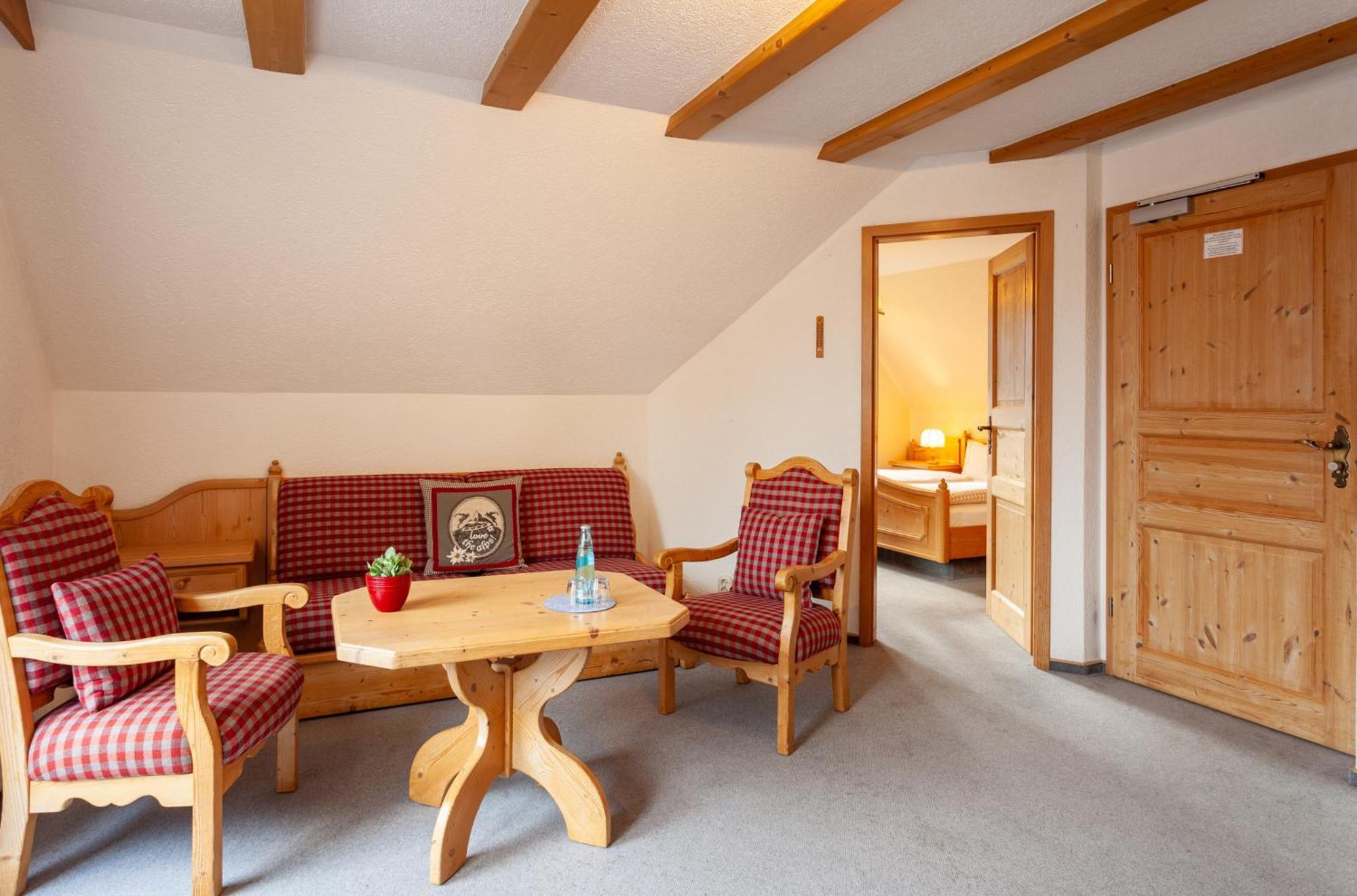 Hotel Sauerlaender Hof Виллинген Экстерьер фото