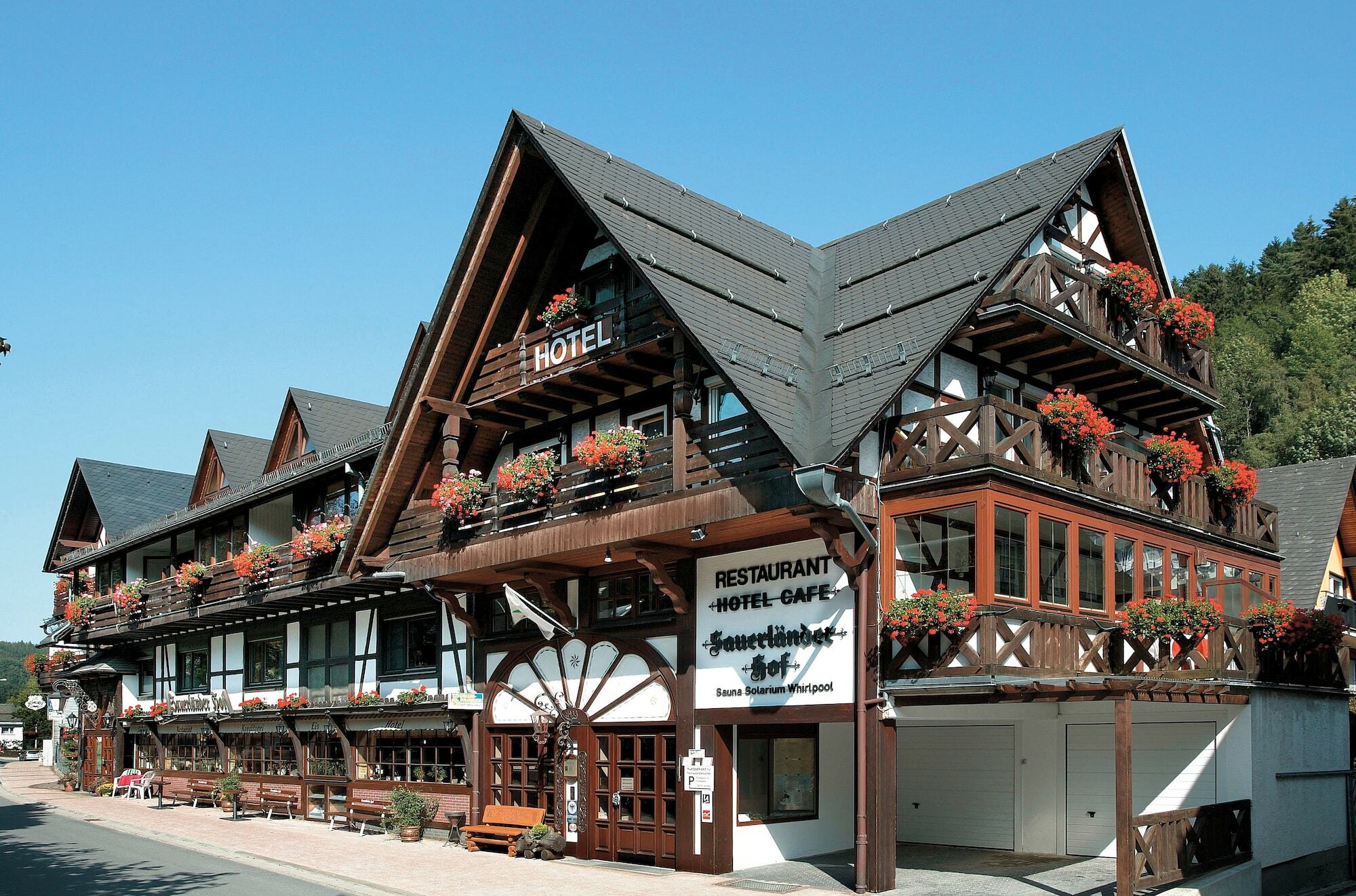 Hotel Sauerlaender Hof Виллинген Экстерьер фото